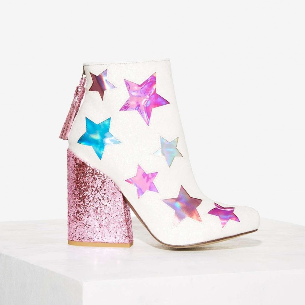 ISO YRU Jem Glitter Boot - DO NOT BUY.